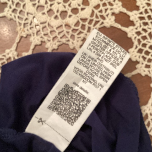 SHEIN 1XL, Statement Tee, Navy excellent shape - Picture 8 of 8